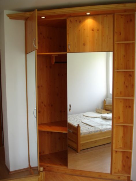 kovacs_gabi_beepitett_sarokszekreny_-vilagitva-.jpg