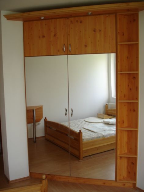 kovacs_gabi_beepitett_sarokszekreny_2.jpg